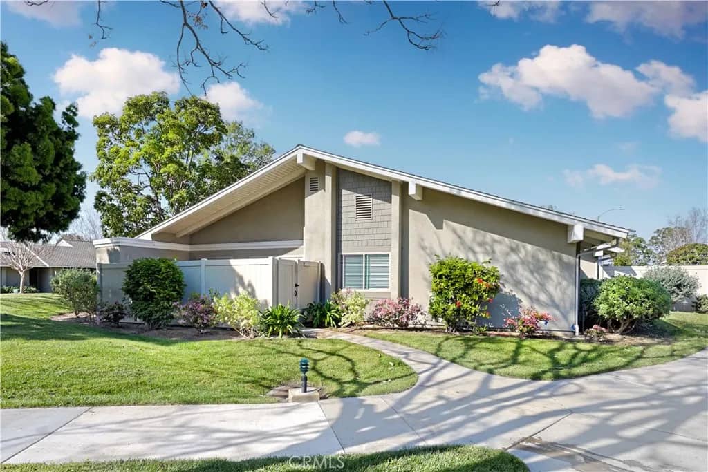 8933 Amador Circle #1316E, Huntington Beach, California, 92646