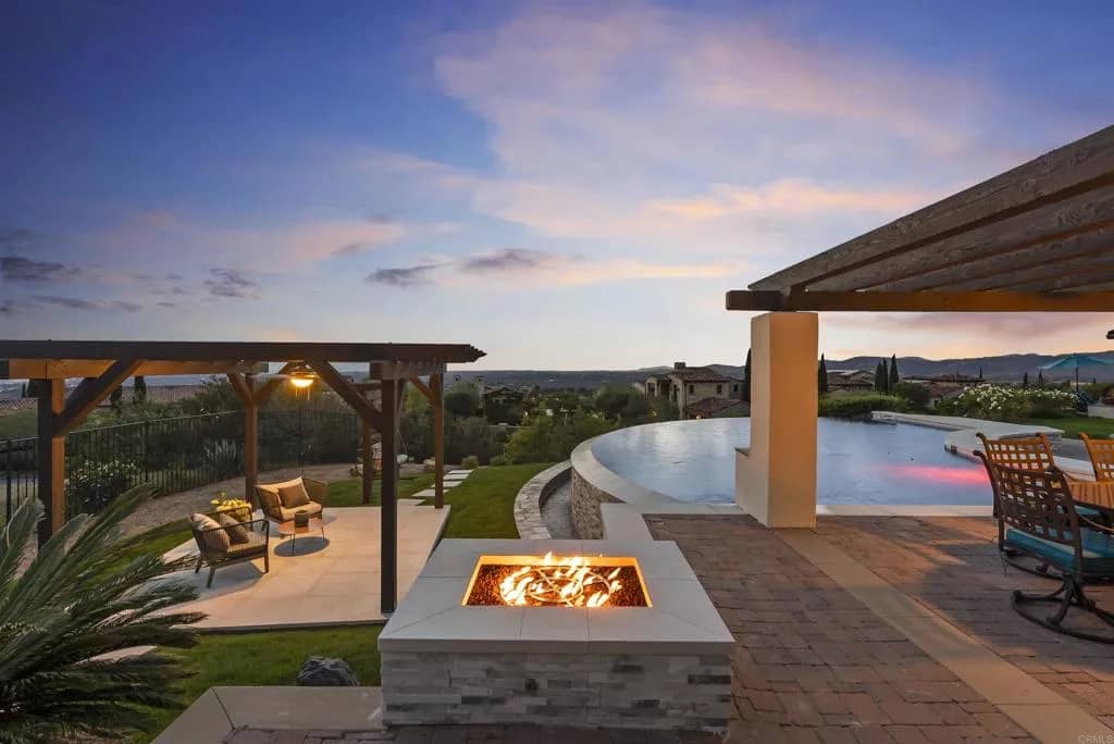 8062 Entrada De Luz E, San Diego, California, 92127