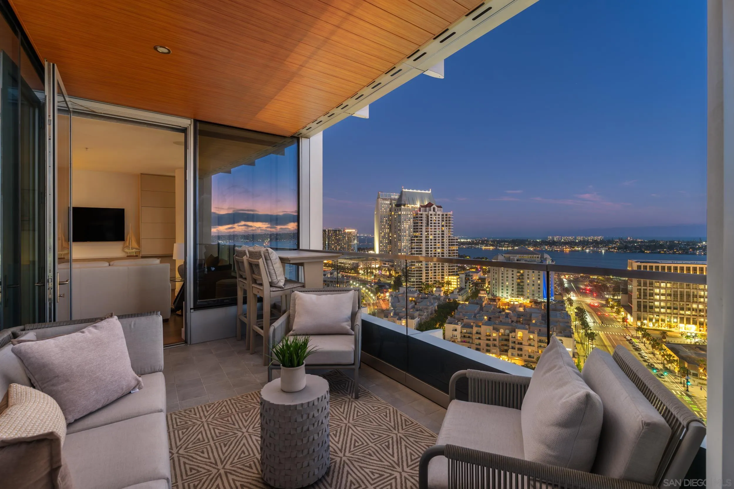888 W E Street 2203, San Diego, California, 92101