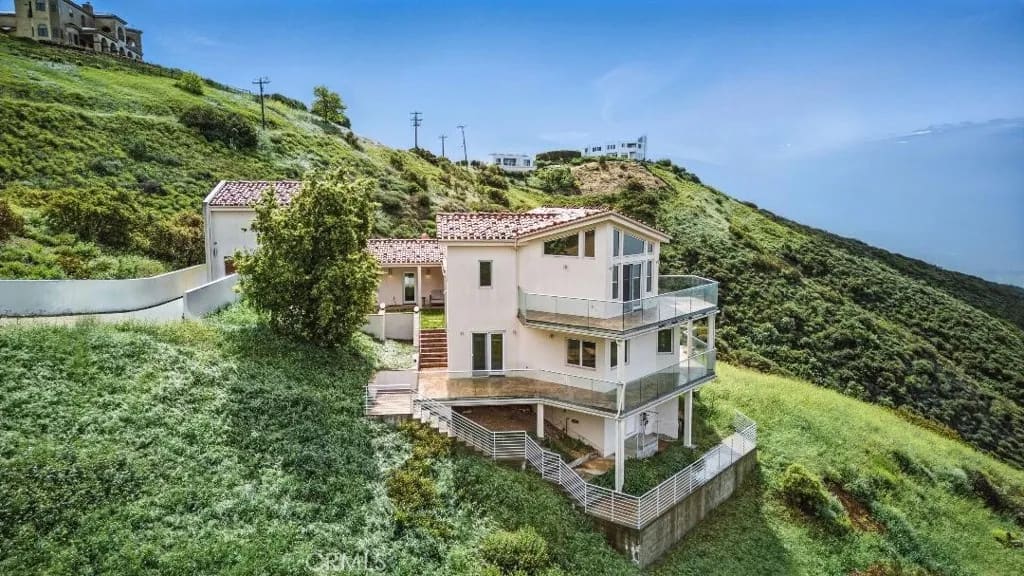 2501 Barrymore Drive, Malibu, California, 90265