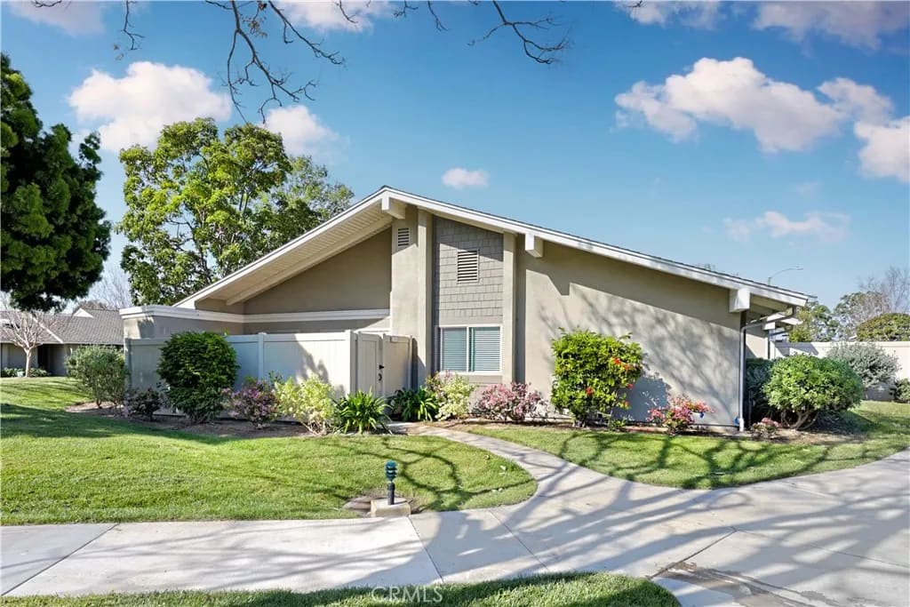 8933 Amador Circle #1316E, Huntington Beach, California, 92646