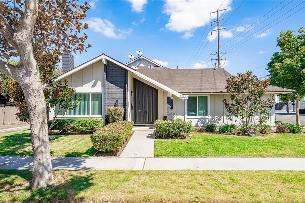 2601 W Juniper, Santa Ana, California, 92704