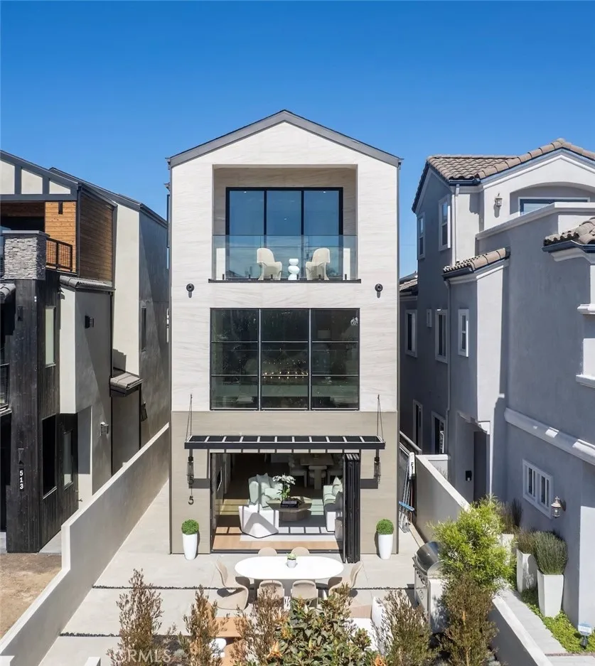 515 12th Street, Huntington Beach, California, 92648