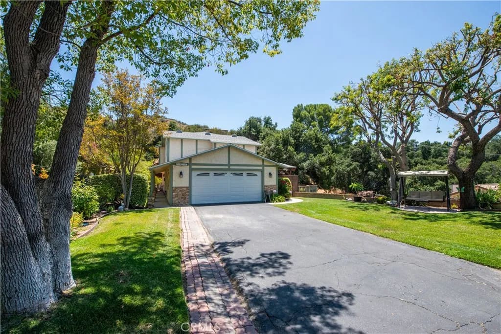 25023 Everett, Newhall, California, 91321