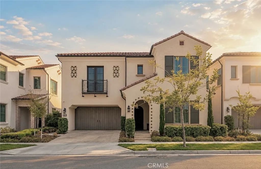 128 Roscomare, Irvine, California, 92602