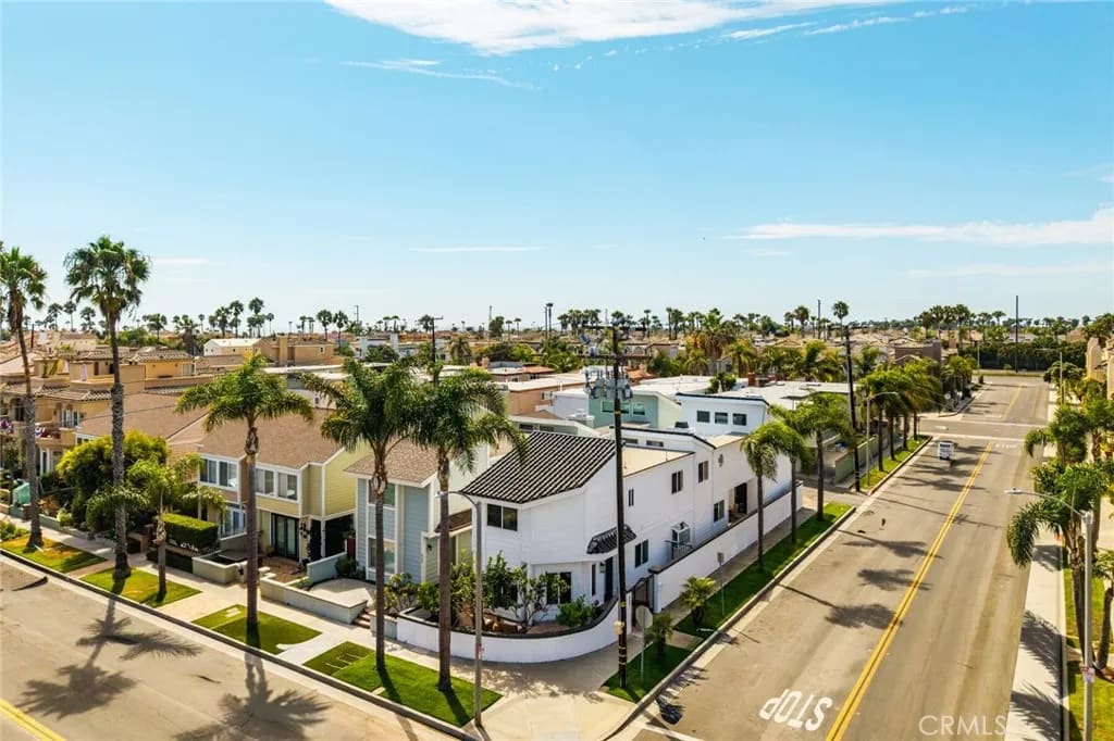 427 21st Street, Huntington Beach, California, 92648