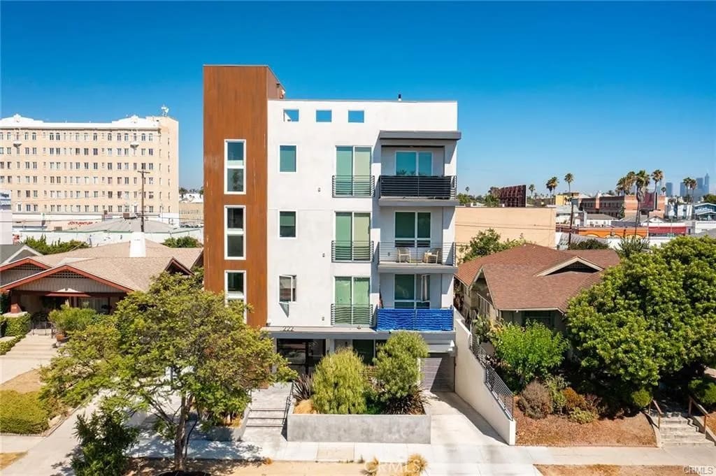 222 N Manhattan, Los Angeles, California, 90004
