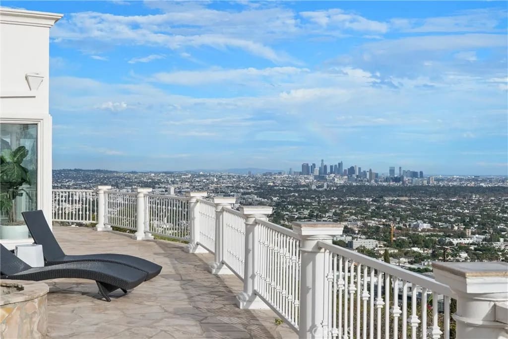 8527 Hedges Way, Los Angeles, California, 90069
