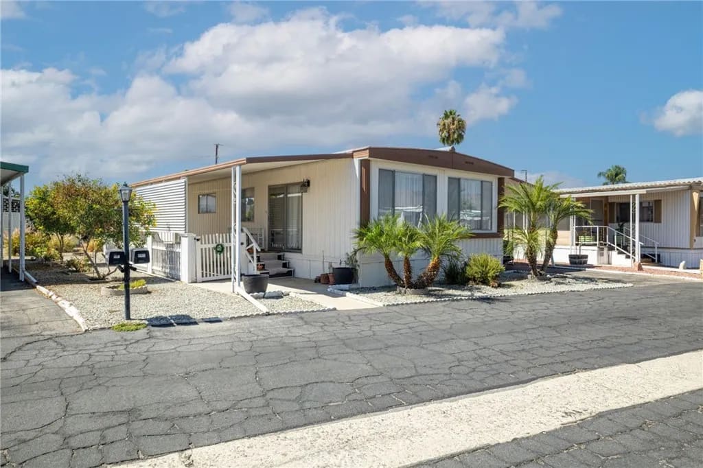 332 N Lyon 74, Hemet, California, 92543