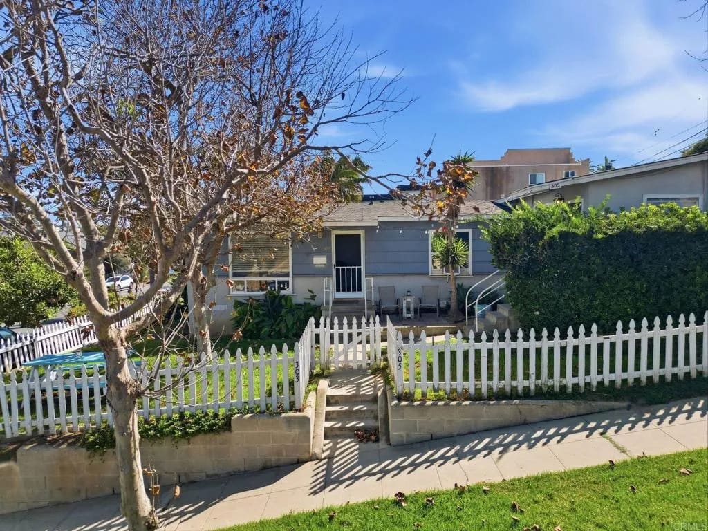 303-305 W F Street, Encinitas, California, 92024