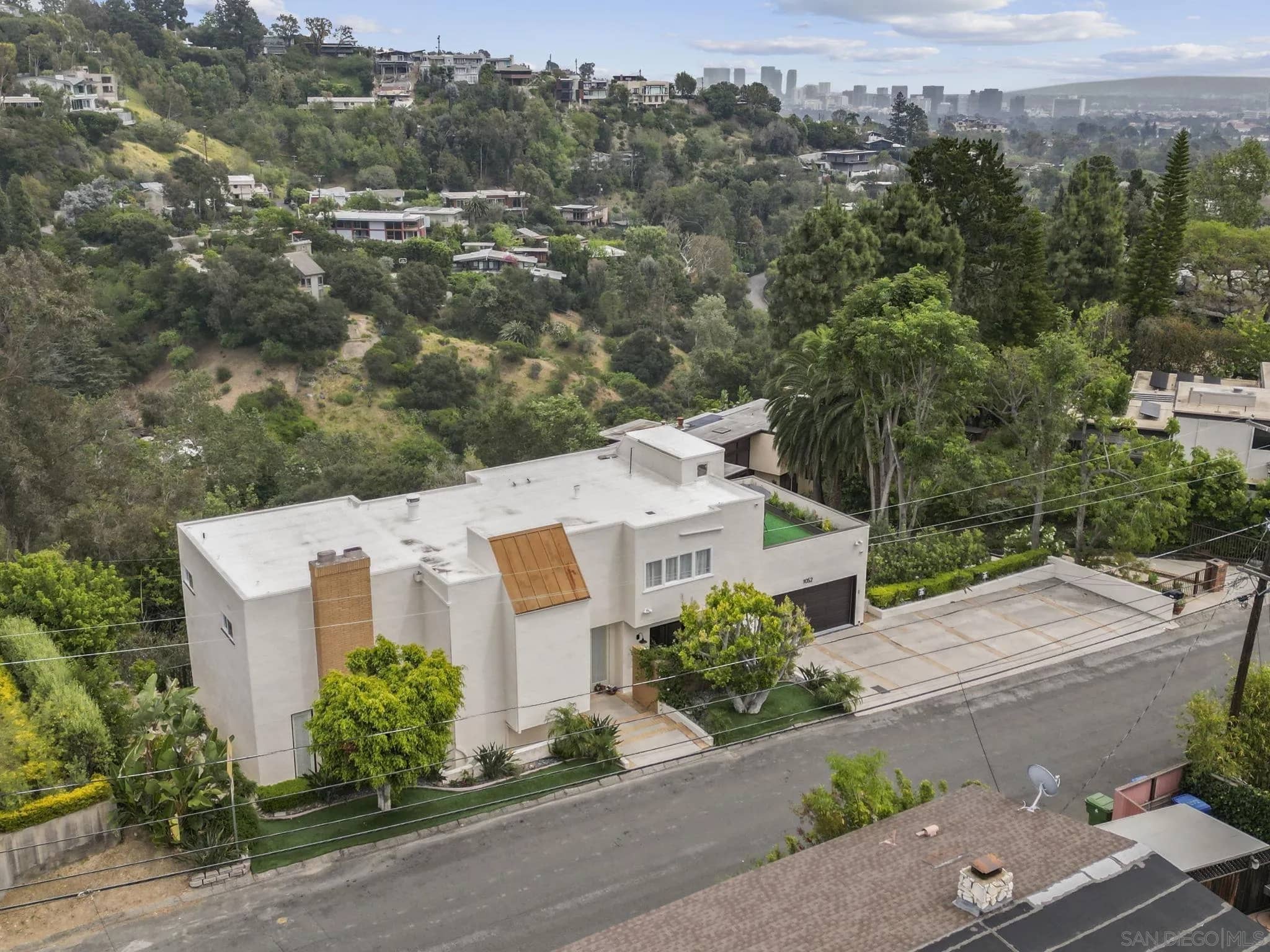 1052 N Kenter Ave, Los Angeles, California, 90049