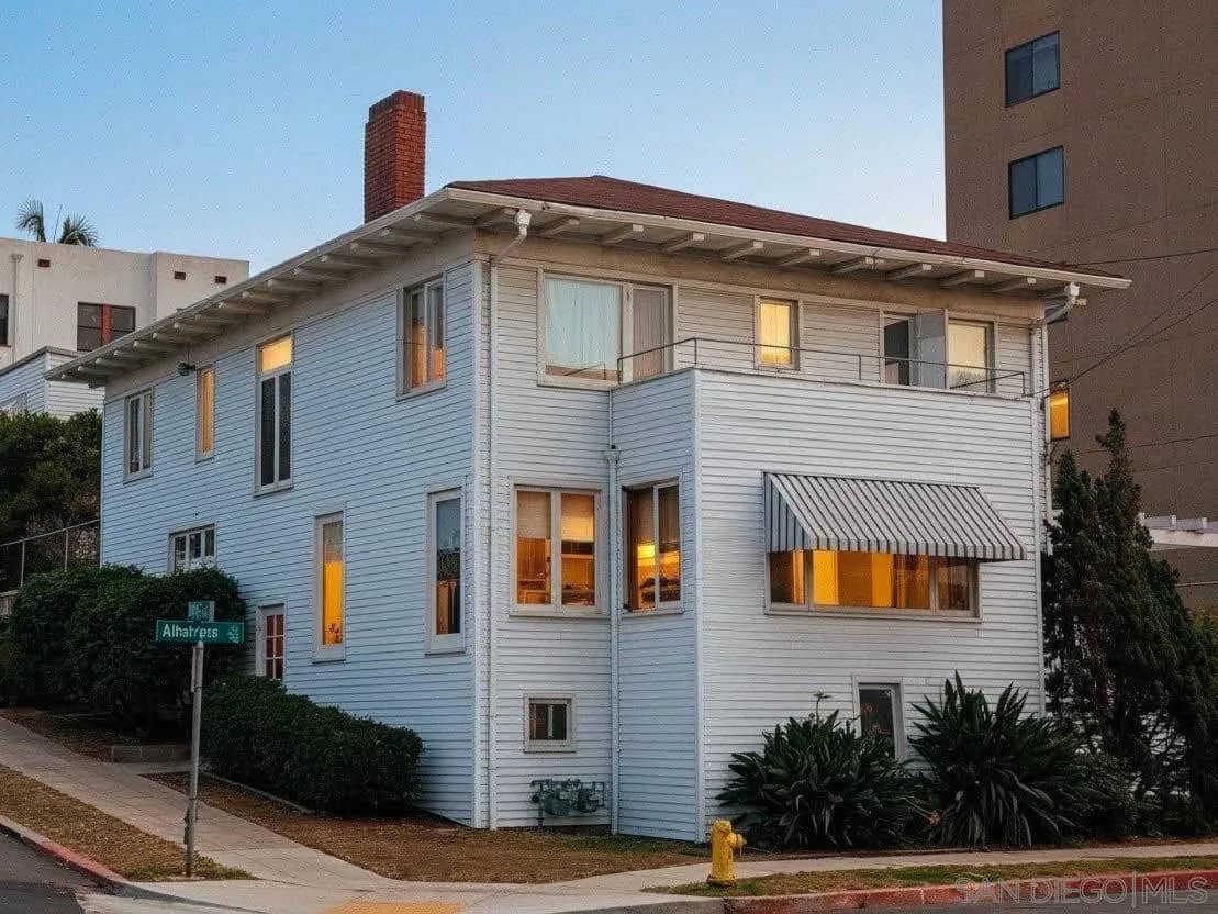 2561 Albatross St, San Diego, California, 92101