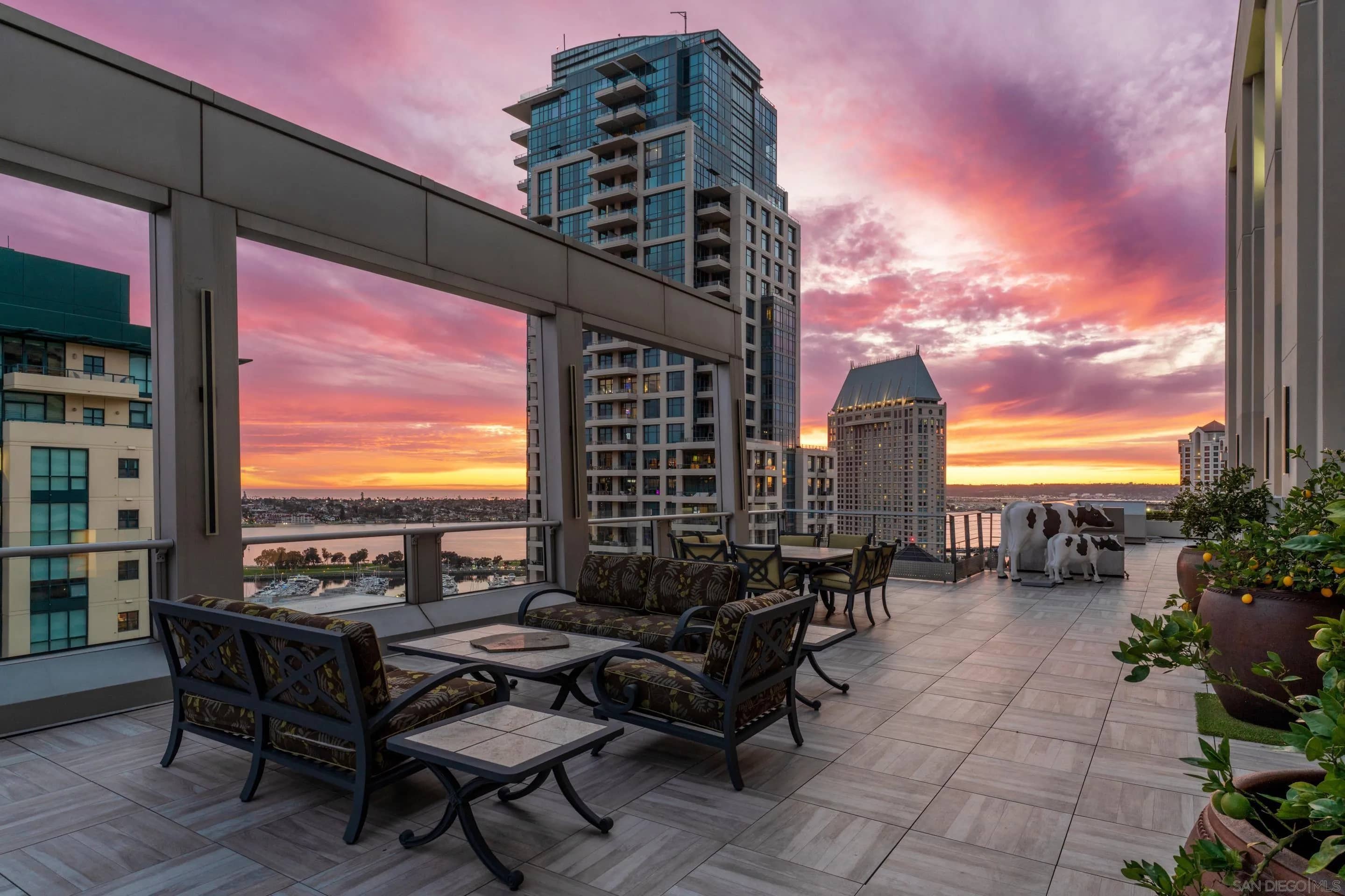 645 Front St 2204, San Diego, California, 92101