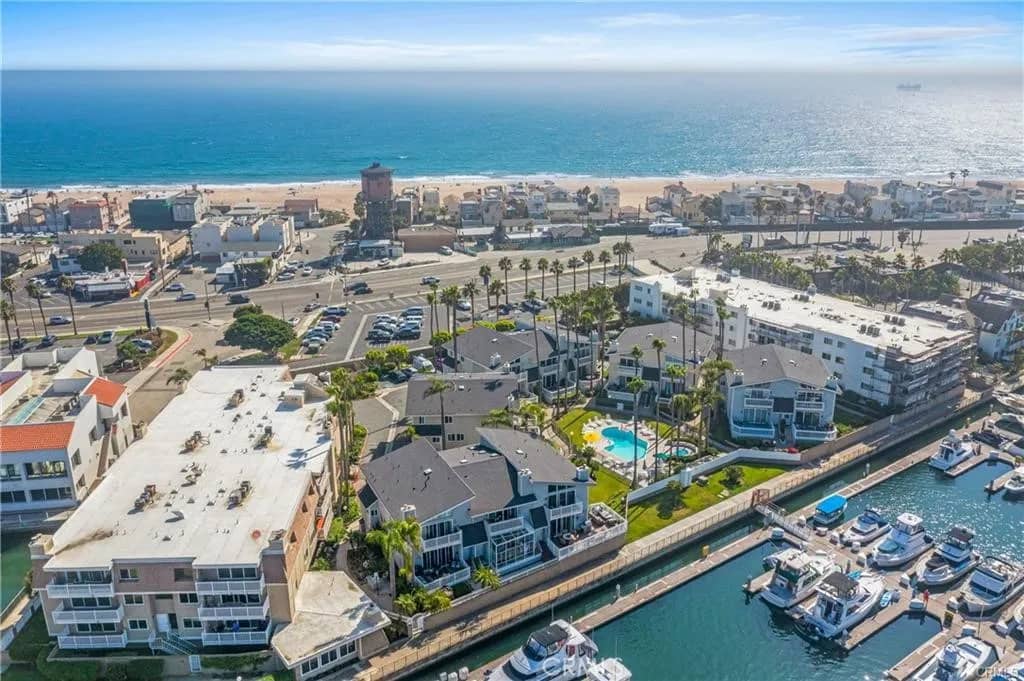 16255 Pacific Cir. 202, Huntington Beach, California, 92649