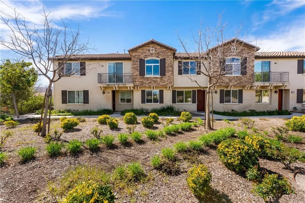 27968 Avalon, Canyon Country, California, 91351