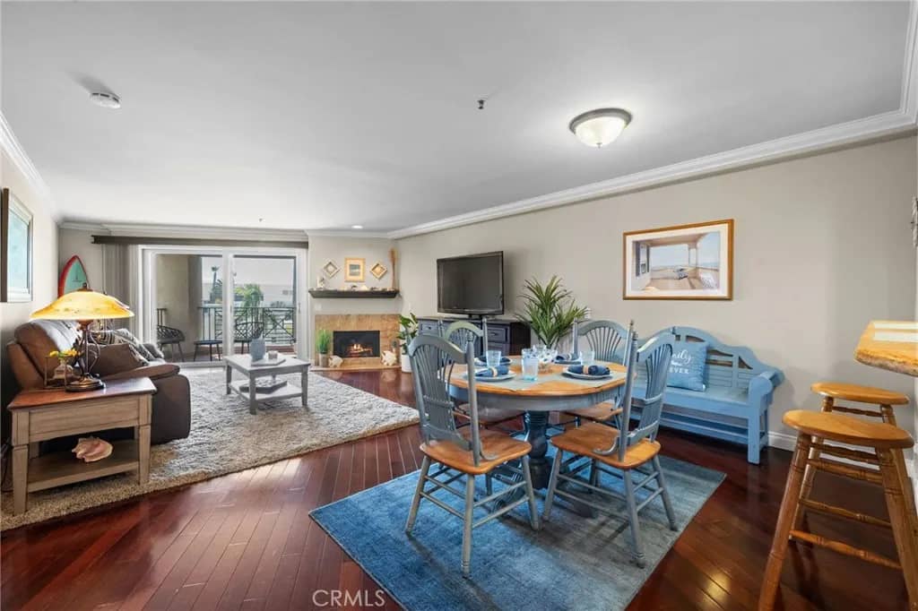 200 Pacific Coast M-9, Huntington Beach, California, 92648