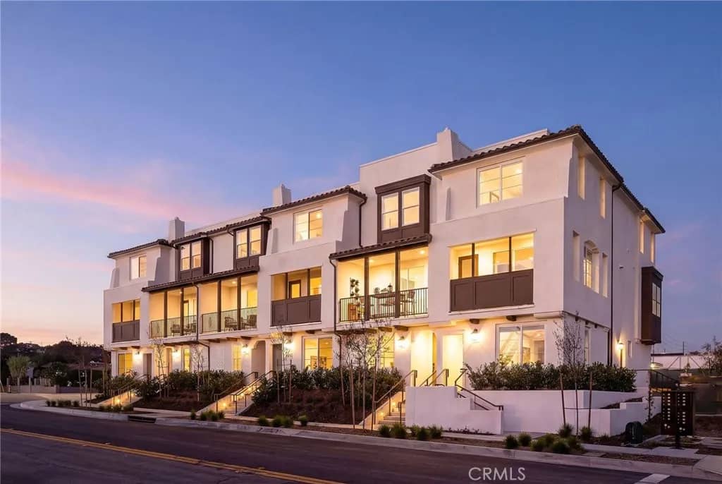162 E Whittier Boulevard, La Habra, California, 90631