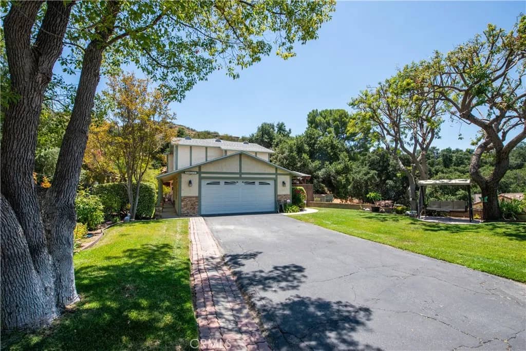 25023 Everett, Newhall, California, 91321