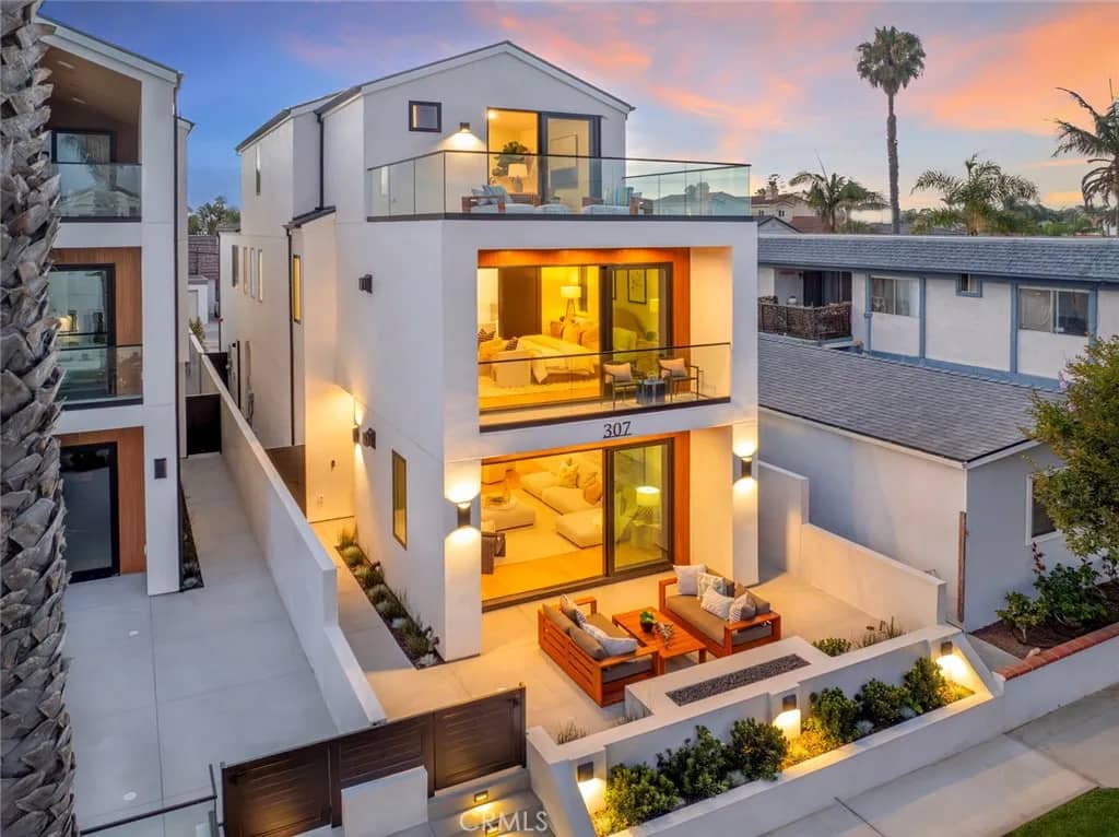 307 14th Street, Huntington Beach, California, 92648