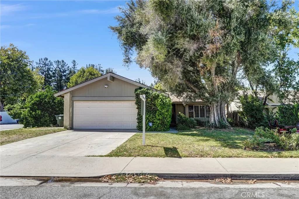 24389 La Glorita, Newhall, California, 91321