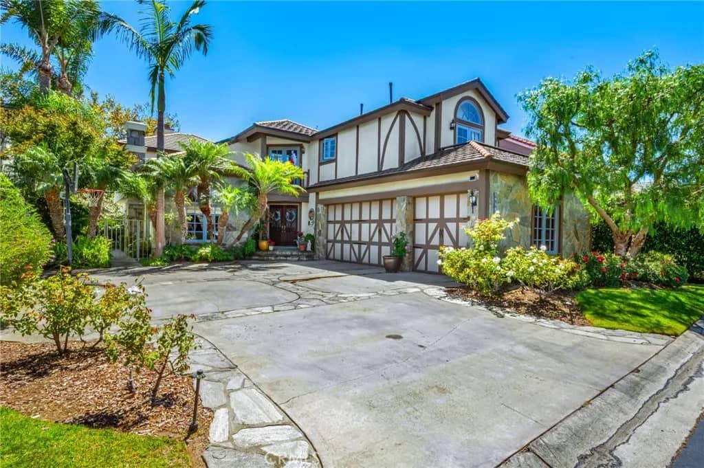 19381 Woodlands Dr, Huntington Beach, California, 92648