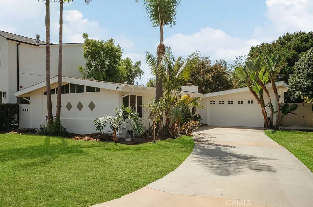 379 Walnut Street, Costa Mesa, California, 92627