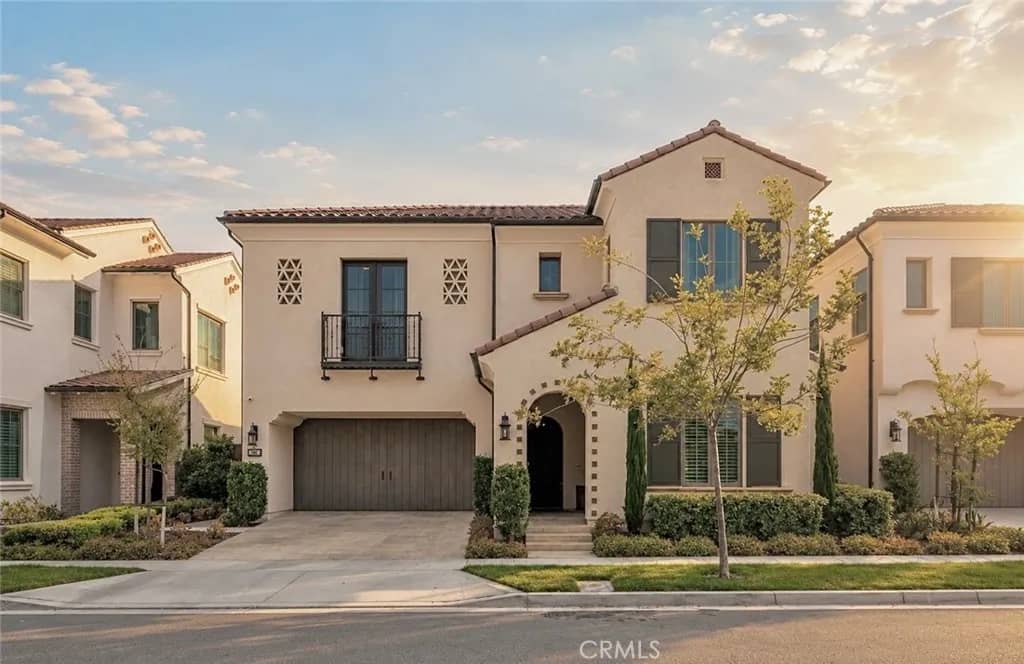 128 Roscomare, Irvine, California, 92602