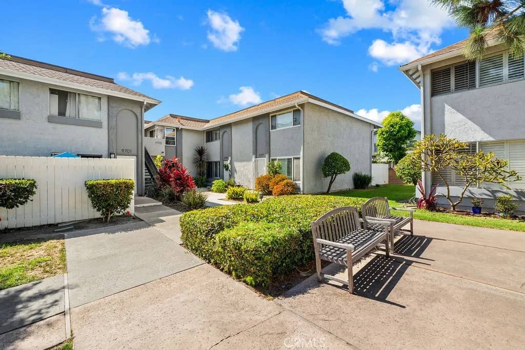 9705 Bickley Drive 5, Huntington Beach, California, 92646