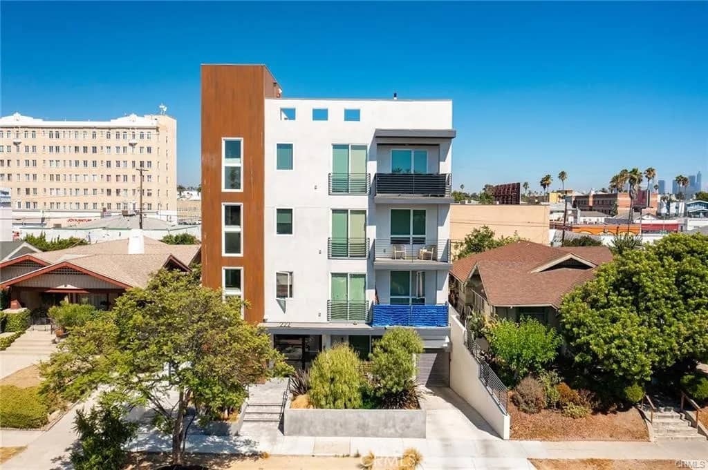 222 N Manhattan, Los Angeles, California, 90004