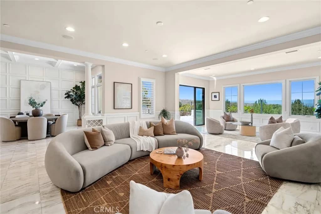 111 Shady Arbor, Irvine, California, 92618