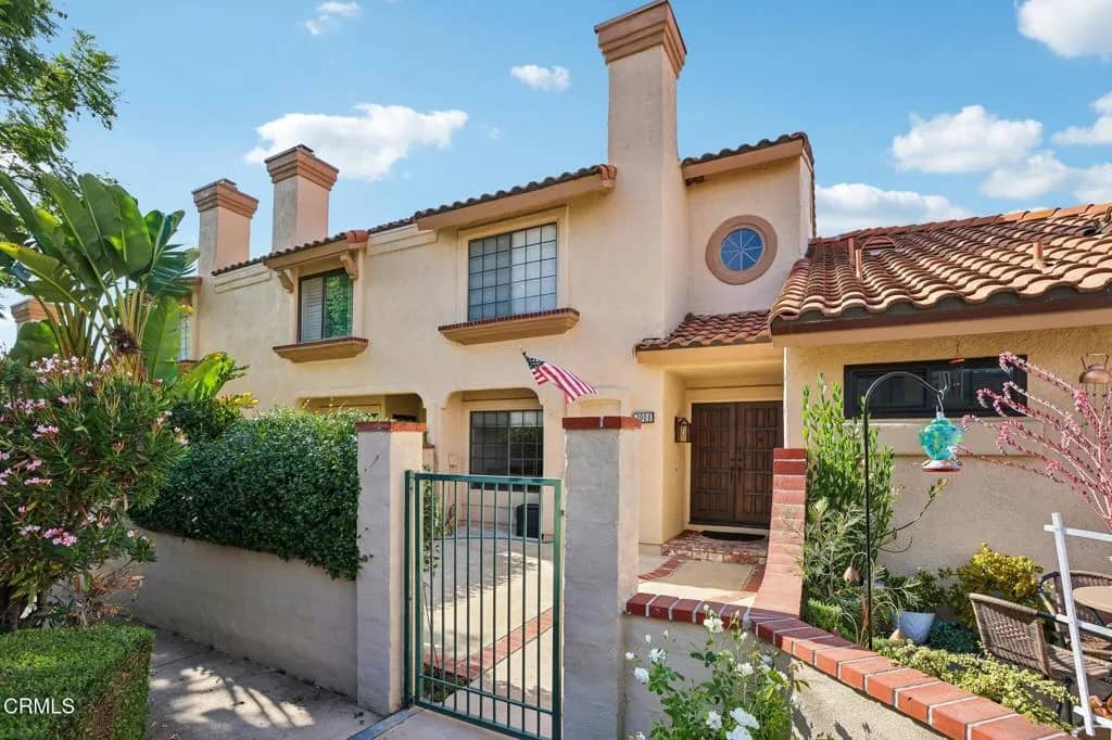 390 Country Club Drive B, Simi Valley, California, 93065